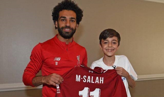 Mohamed Salah odwiedza syryjskie chore dziecko